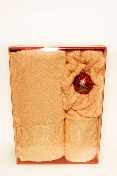 Комплект подарочный "Блеск" (п-це 50*90, 70*140, елочный шар)